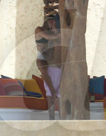 EXKLUSIV - Justin Bieber zeigt seinen Allerwertesten beim Turteln mit Sofia Richie in Cabos San Lucus