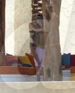 EXKLUSIV - Justin Bieber zeigt seinen Allerwertesten beim Turteln mit Sofia Richie in Cabos San Lucus