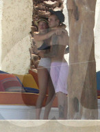 EXKLUSIV - Justin Bieber zeigt seinen Allerwertesten beim Turteln mit Sofia Richie in Cabos San Lucus