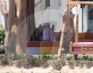 EXKLUSIV - Justin Bieber zeigt seinen Allerwertesten beim Turteln mit Sofia Richie in Cabos San Lucus