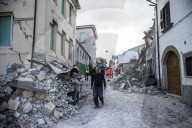 NEWS - Erdbeben in Italien: Aufräumarbeiten und Hilfeleistungen