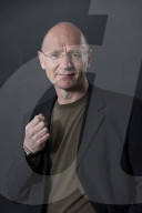 PORTRAIT - James Robertson