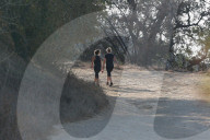 PEOPLE - Jennifer Lawrence geht mit einer Freundin wandern