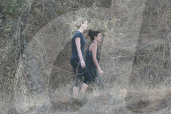 PEOPLE - Jennifer Lawrence geht mit einer Freundin wandern