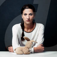 REPORTAGE - Portraits: Flüchtlinge mit ihren liebsten Gegenständen