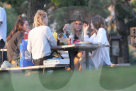 EXKLUSIV - Kesha mit Freunden beim Picknick in Santa Monica
