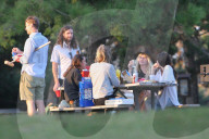 EXKLUSIV - Kesha mit Freunden beim Picknick in Santa Monica