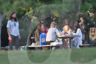 EXKLUSIV - Kesha mit Freunden beim Picknick in Santa Monica