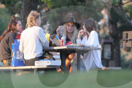 EXKLUSIV - Kesha mit Freunden beim Picknick in Santa Monica
