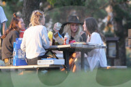 EXKLUSIV - Kesha mit Freunden beim Picknick in Santa Monica