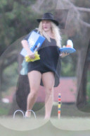 EXKLUSIV - Kesha mit Freunden beim Picknick in Santa Monica