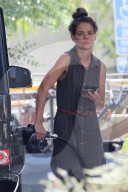 PEOPLE - Katie Holmes ohne Make-Up am Tanken