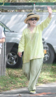 NEWS - Hillary und Bill Clinton mit ihren Hunden in East Hampton unterwegs
