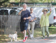 NEWS - Hillary und Bill Clinton mit ihren Hunden in East Hampton unterwegs