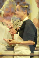 PEOPLE - Cameron DIaz feierte ihren Geburtstag in einer Kochschule