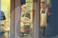 PEOPLE - Cameron DIaz feierte ihren Geburtstag in einer Kochschule