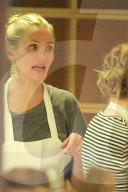 PEOPLE - Cameron DIaz feierte ihren Geburtstag in einer Kochschule