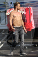 PEOPLE - Dereck Hough scheint beim Tanztraining schön heiss zu haben