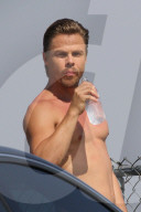 PEOPLE - Dereck Hough scheint beim Tanztraining schön heiss zu haben