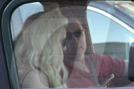 PEOPLE - Courtney Stodden und Doug Hutchison cruisen mit dem Jeep durch Beverly Hills