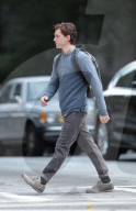 PEOPLE - Tom Holland steht als Spider-Man vor der Linse