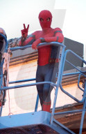 PEOPLE - Tom Holland steht als Spider-Man vor der Linse