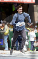 PEOPLE - Tom Holland steht als Spider-Man vor der Linse
