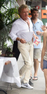 PEOPLE - Rod Stewart besucht mit der ganzen Familie das Nellos in New York