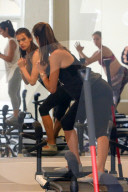 PEOPLE - Alessandra Ambrosio bummelt nach dem Workout auf dem Bauernmarkt