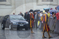 NEWS - Vatikan: Papst Franziskus hält Mittwochsaudienz im strömenden Regen