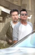 PEOPLE - Charlie Sheen und Bruder Ramon in Malibu unterwegs