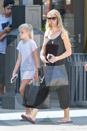 PEOPLE - Denise Richards bummelt mit den Kids in Hollywood