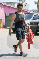 PEOPLE - Joe Jonas verlässt das Gym in Hollywood
