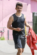 PEOPLE - Joe Jonas verlässt das Gym in Hollywood