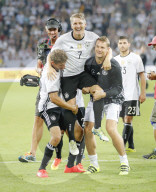 NEWS - Fussball: Basti Schweinsteiger verabschiedet sich mit Tränen und Jubel