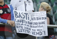 NEWS - Fussball: Basti Schweinsteiger verabschiedet sich mit Tränen und Jubel