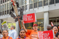 NEWS - New York: Puertoricaner demonstrieren gegen UBS