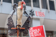 NEWS - New York: Puertoricaner demonstrieren gegen UBS