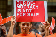 NEWS - New York: Puertoricaner demonstrieren gegen UBS