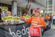 NEWS - New York: Puertoricaner demonstrieren gegen UBS