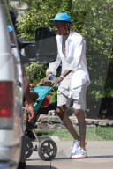 PEOPLE - Wiz Khalifa schiebt den Nachwuchs durchs Disneyland