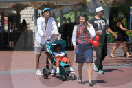 PEOPLE - Wiz Khalifa schiebt den Nachwuchs durchs Disneyland