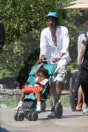 PEOPLE - Wiz Khalifa schiebt den Nachwuchs durchs Disneyland