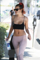 PEOPLE - Tallulah Willis bauchfrei in Hollywood unterwegs