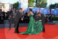 PEOPLE - Filmfestival Venedig: Schauspielerin Moon So-ri hauts voll aud den roten Teppich