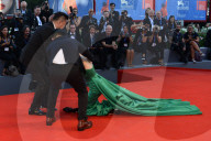 PEOPLE - Filmfestival Venedig: Schauspielerin Moon So-ri hauts voll aud den roten Teppich