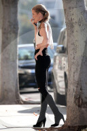 PEOPLE - AnnaLynne McCord telefoniert gerne mit Lautsprecher