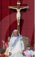 NEWS - Rom: Papst Franziskus spricht Mutter Teresa heilig