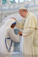 NEWS - Rom: Papst Franziskus spricht Mutter Teresa heilig
