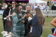 PEOPLE - Promis zeigen eine Herz für Hunde: 'Pup Aid' in Primrose Hill